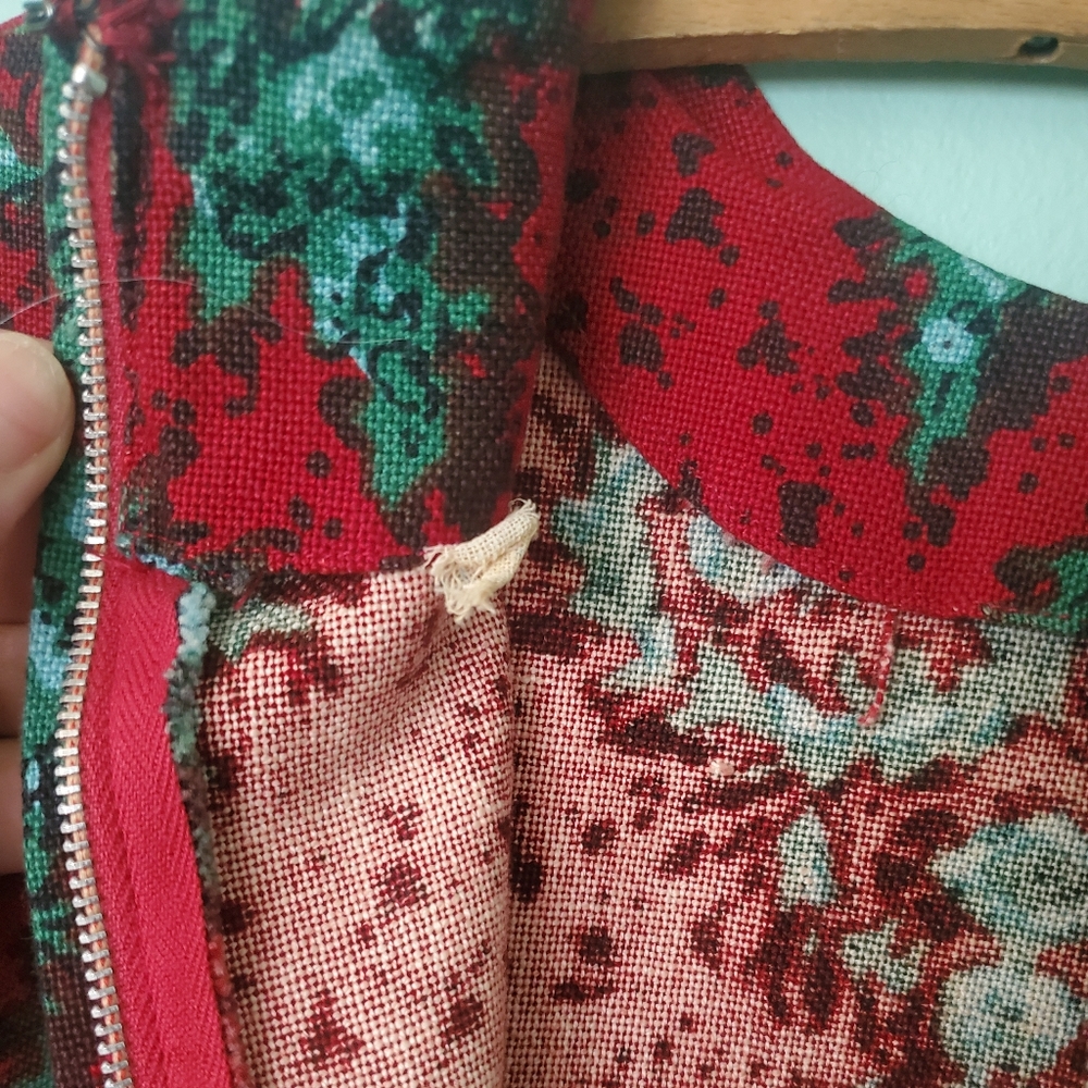 Vintage 60s Floral Toile Urn Garden Tapestry Linen Dress in Red & Green Sheath S - Picture 10 of 14